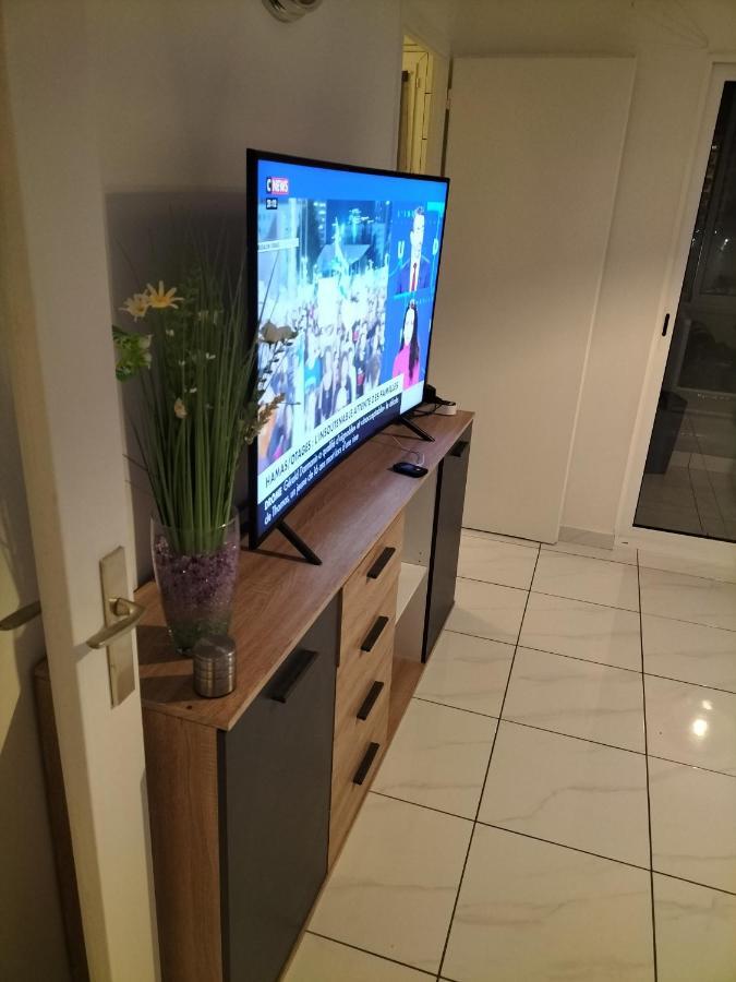 Jolie Appartement Proche Tramway Vénissieux Esterno foto
